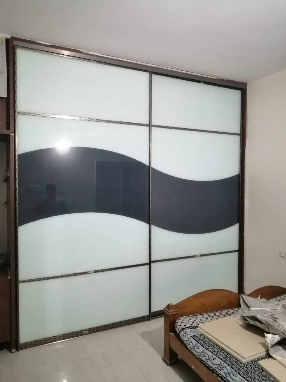 premium-luxury-lacquer-glass-wardrobes-in-gurgaon-exclusive-lacquer-glass-wardrobe-designs-in-gurgaon-india